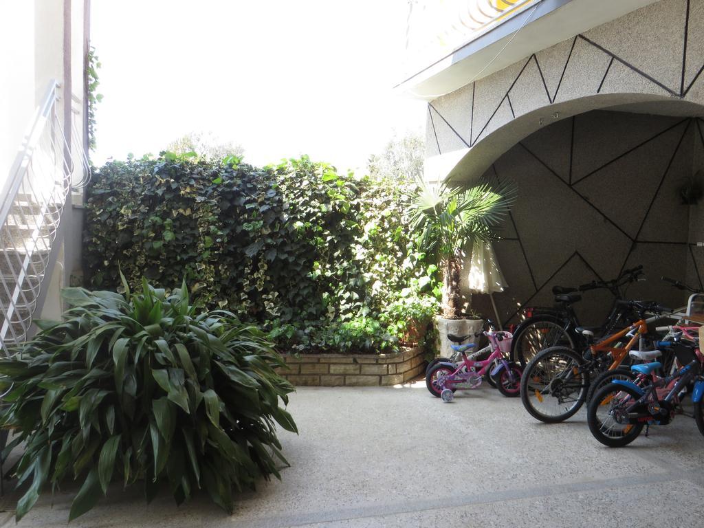 Apartments Tonka Pakostane Bagian luar foto