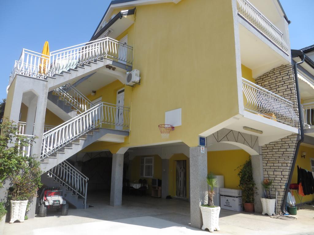 Apartments Tonka Pakostane Bagian luar foto