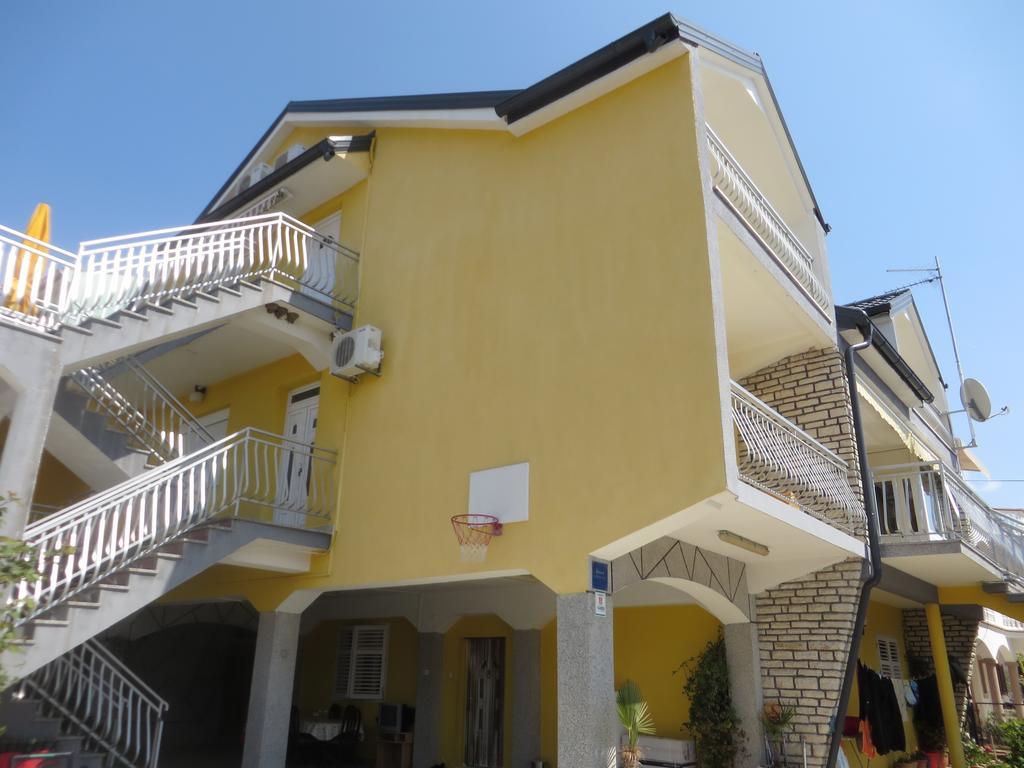 Apartments Tonka Pakostane Bagian luar foto