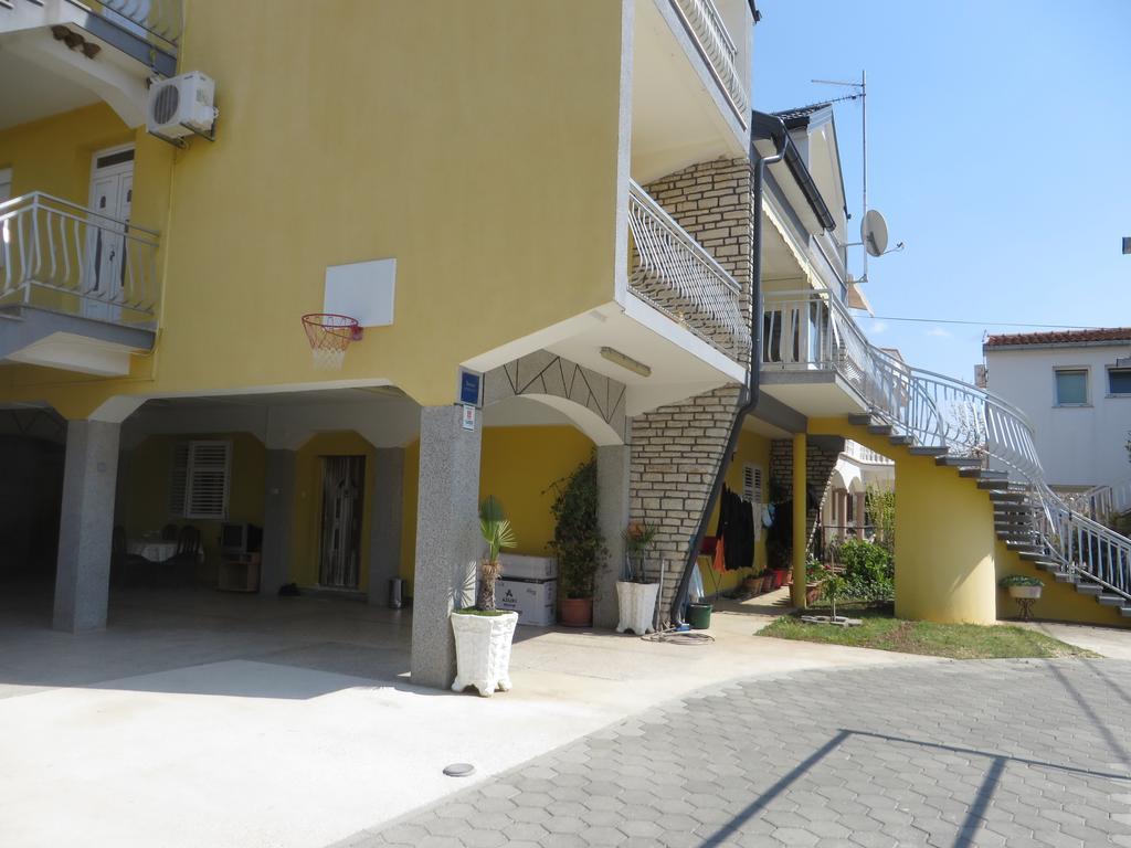 Apartments Tonka Pakostane Bagian luar foto