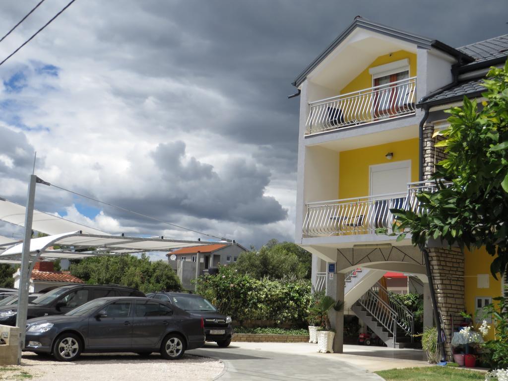 Apartments Tonka Pakostane Bagian luar foto