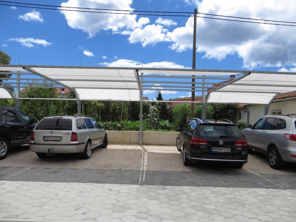 Apartments Tonka Pakostane Bagian luar foto